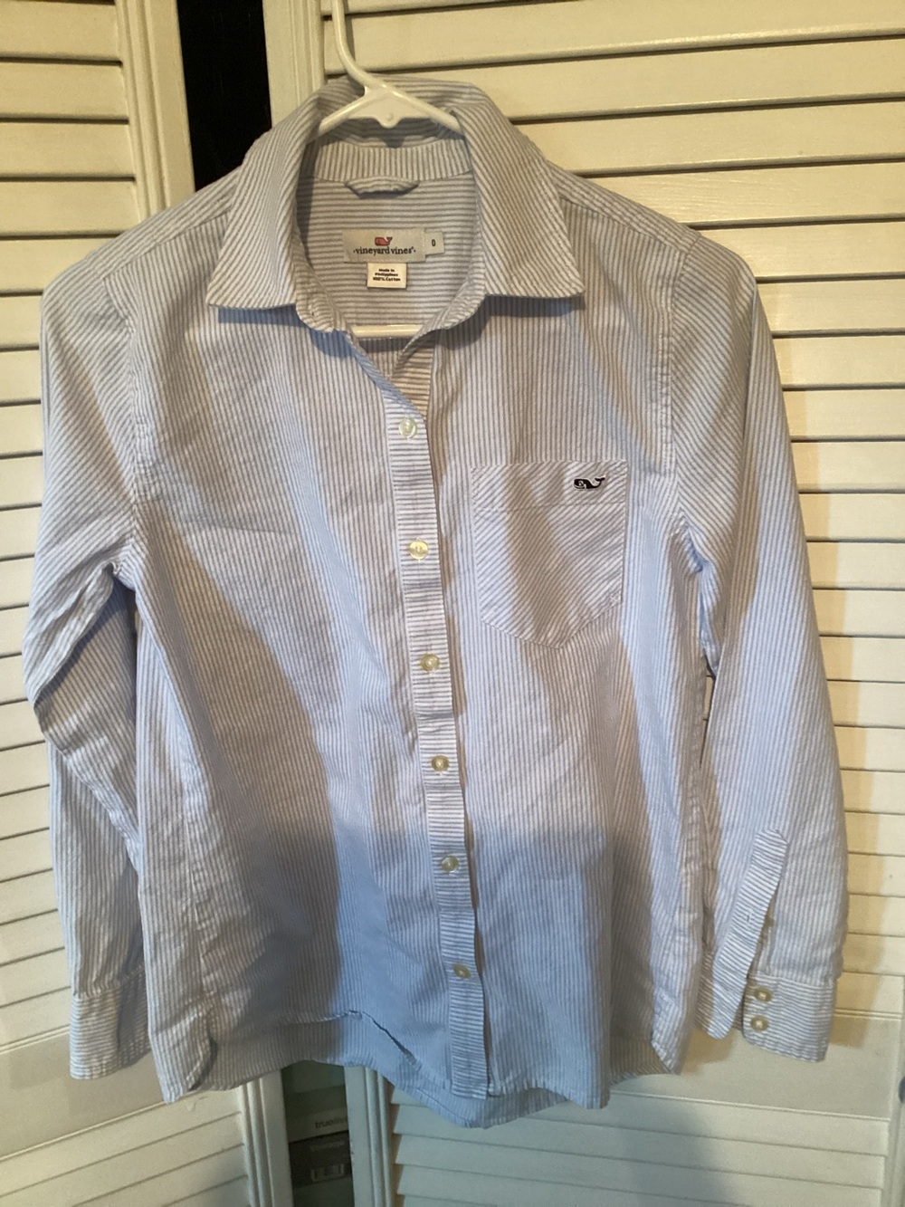 Vineyard Vines ladies blue and white stripe button up shirt, size 0